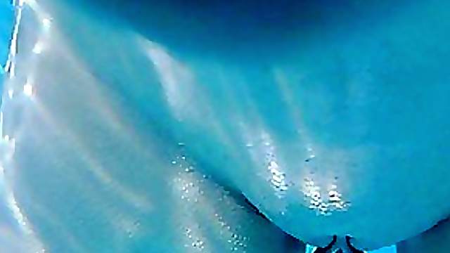 Perfectly Shaved Beefy Lipped Pussy Underwater Video