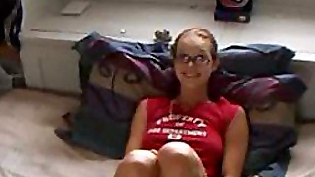 Amateur Redhead GF Gets Fucked in a Homemade Sex Tape