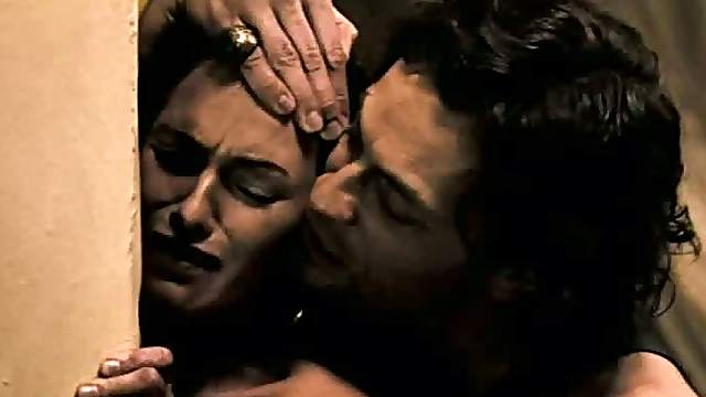 Gorgeous Celeb Lena Headey Gets Banged Against The Wall - '300' Scene
