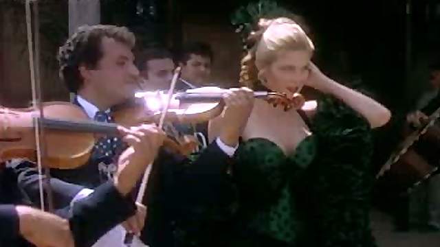 Kelly Rutherford Looking Hot With That Green Dress On