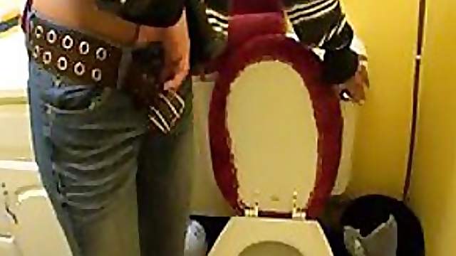 Sneaky Camera Taping Many Girls Peeing