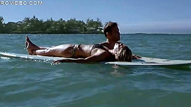 Heart-Stopping Blonde Babe Kate Bosworth Surfing In a Sexy Bikini