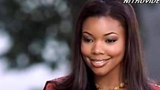 Smoking Hot Ebony Babe Gabrielle Union Shows Her Hot Cleavage