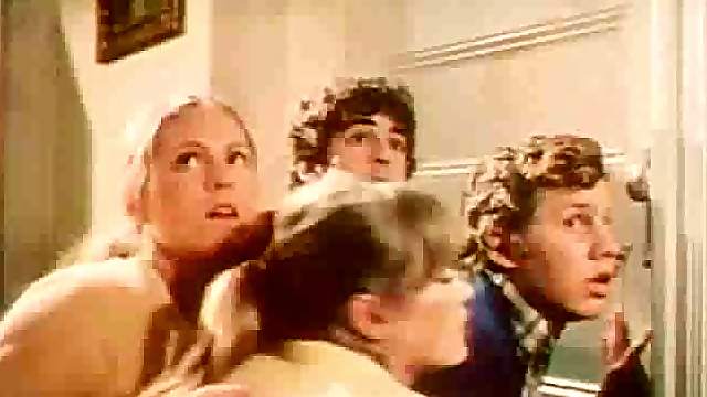 Two curious women suck some guy's cock in nice retro clip
