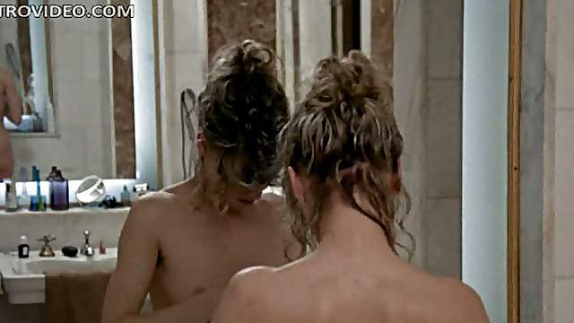 Julie Christie Shows Her Boobs and Sexy Ass In a Hot Bathroom Scene