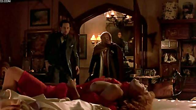 Mesmerizing Redhead Sadie Frost Masturbating In a Hot 'Dracula' Scene