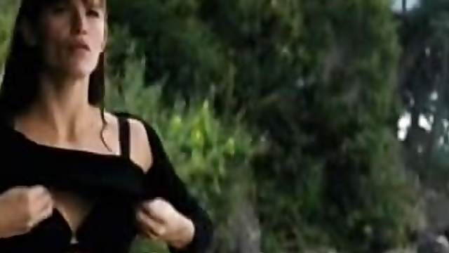 Gorgeous Jennifer Garner Swimming