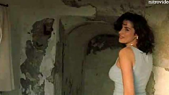 Italian Babe Luisa Ranieri Loves To Play with Her Pussy