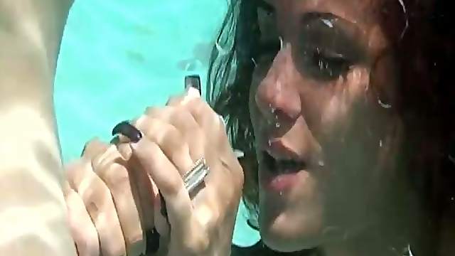 Underwater sex with a sizzling redhead chick
