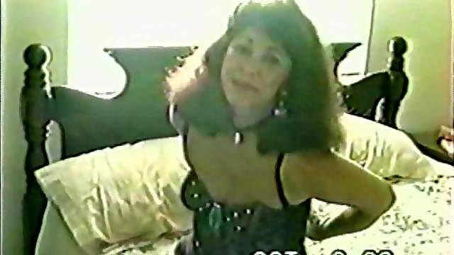 Hot milf pleases herself in amateur vintage video
