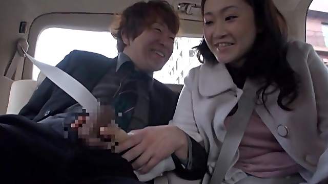 Slutty Kaoru Shinjyou sucks big cock in a car