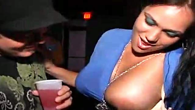 Magnificent Babes Go Extremely Hardcore At A Club