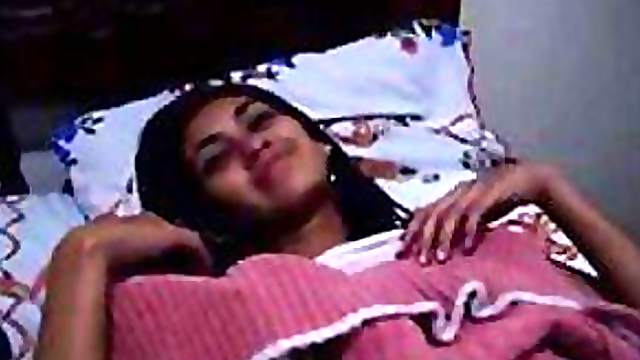 Exotic Arab Girlfriend Fucks Her BF's Big Cock In a Homemade Sex Tape