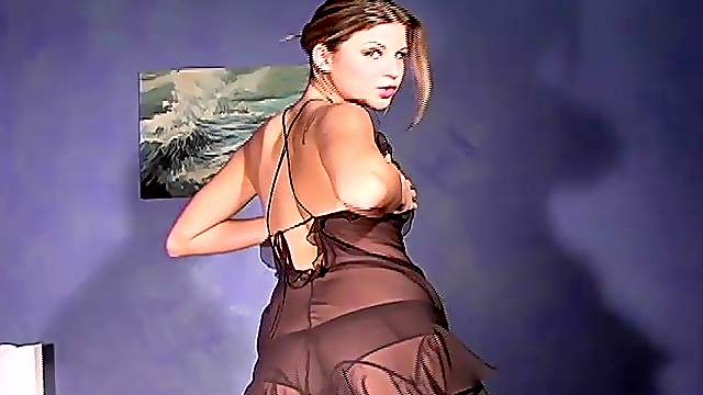 Monica Sweetheart shows her body for the camera and fingers her pussy