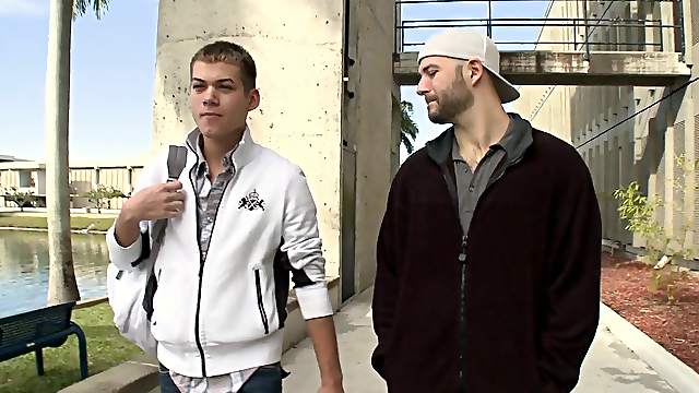 Gay loves fuck each other out in public