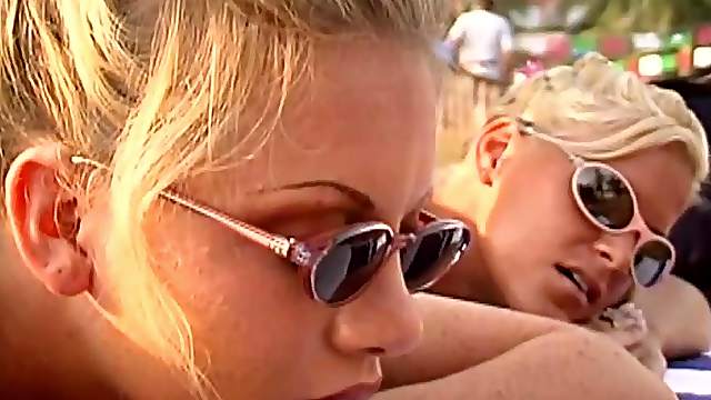 A guy has a threesome with two hot chicks on a public beach