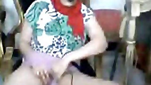 Arab Woman Masturbates In Front Of A Webcam