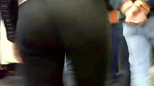 Slim chick wearing legging gets caught on voyeur's cam