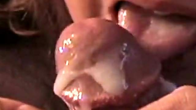 A helpful chick milks her BF's dick dry on her hands