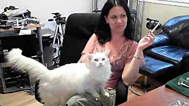 Smoking hot woman comes nude in front of computer