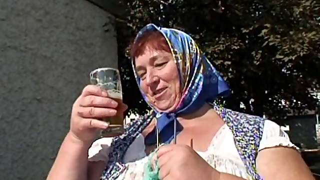 Old and young lady sucks the cock really well