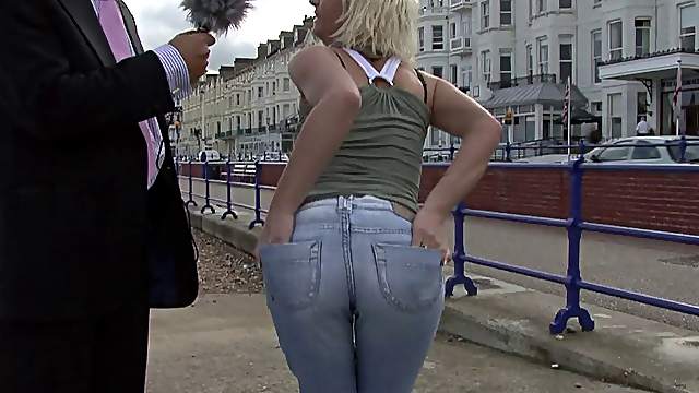 High-heeled blonde with a nice ass getting her pussy licked and fingered