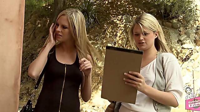 Gentle kissing seduces a pretty blonde girl into lesbian sex