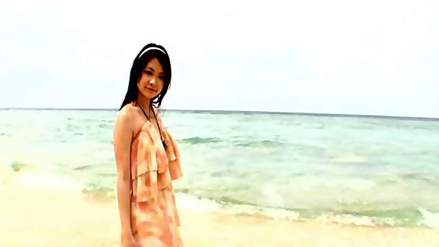 Japanese AV idol prefers fucking outdoors with horny guys