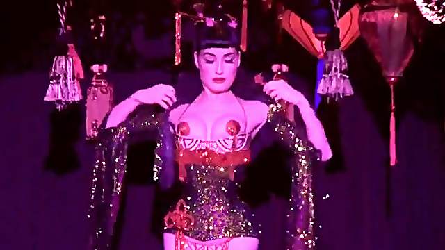 Dita Von Teese - Topless Striptease
