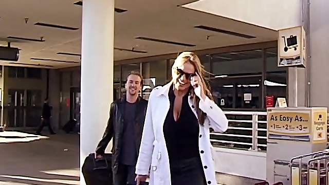 Sexy cougar shares the erected dick with her blonde friend