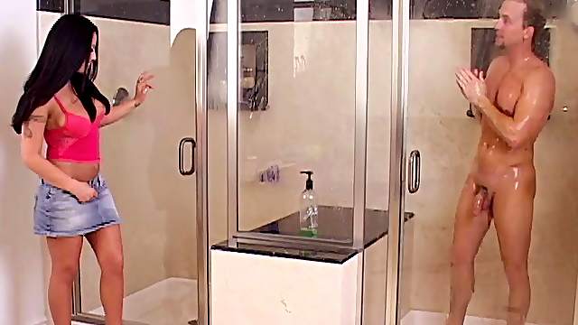 Hot shower threesome with a pair of big tits hotties