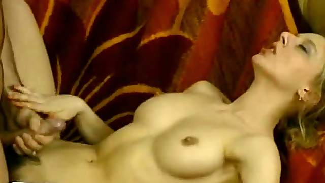 Amateur girlfriend threesome with 2 guys