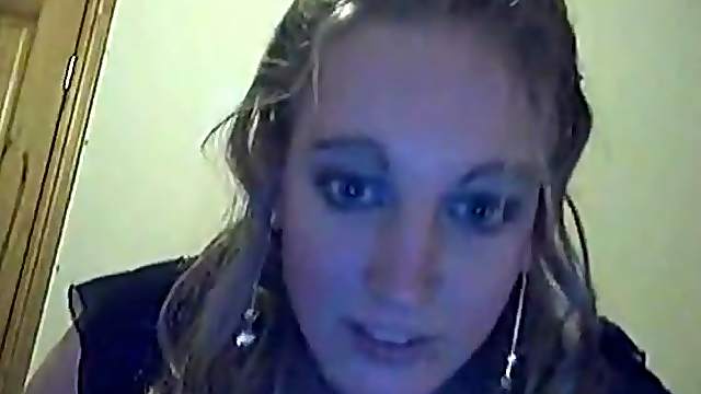 Webcam Masturbation With A Really Wet Teen