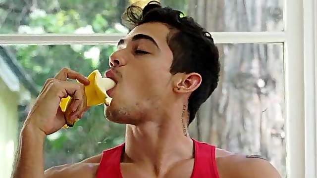 Jacob Taylor barebacks Ashton Summers