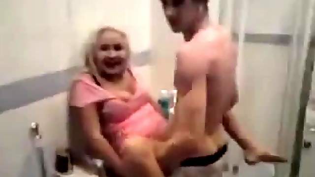 Partyslut Lets Her Friends Watch