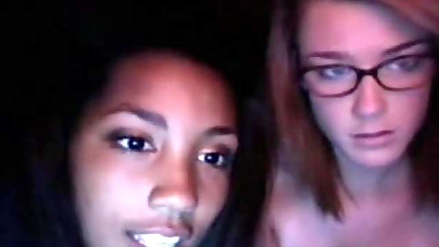 2 Teens Flash Their Tits And Masturbate