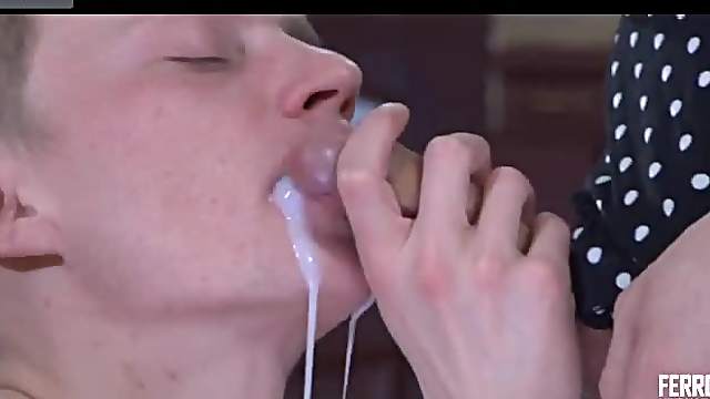 Gay Guy Dresses as Tranny for a Deep Fuck