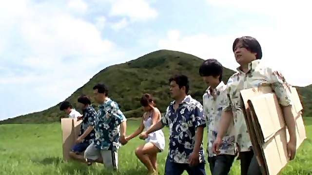 Outdoors ganbang treatment for the attractive chick Rui Hasegawa