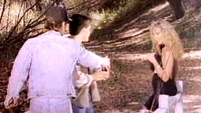 Two insatiable men grabbed a salacious sweetie to pound her outdoors