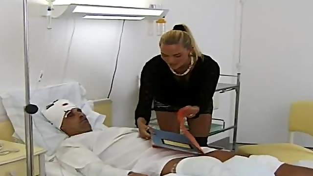 Guy in a hospital enjoys being seduced by randy ladies