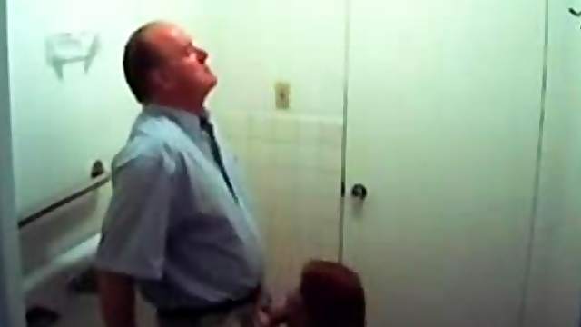 Older guy got a blowjob