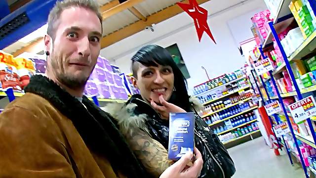 Nikita Ways has fabulous dirty pussy-to-mouth action with Leo Galvez