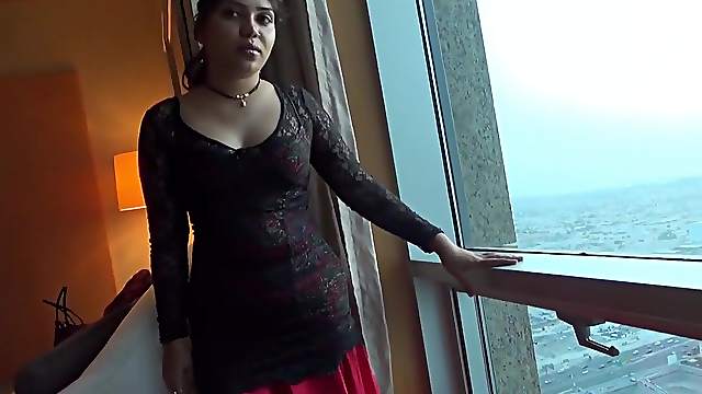 Сhubby girlfriend seduces and is ready for hot sex