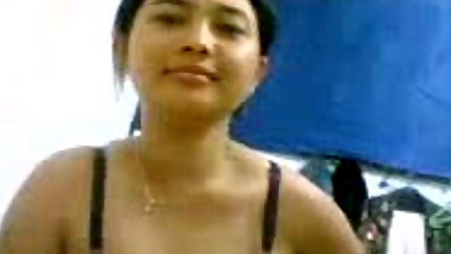 Indonesia Housewife Gets Fucked for Creampie