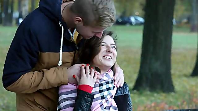 After walking in the park, the guy invited Sandra Welness to home