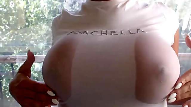 Attractive Big Boobs Shaved Entertains On Cam