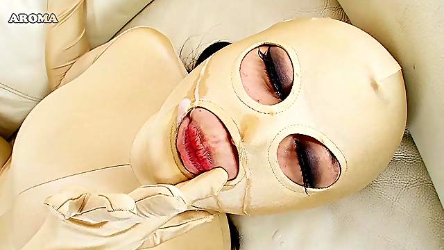 Horny slag in a full-body latex suit gets her snatch pumped
