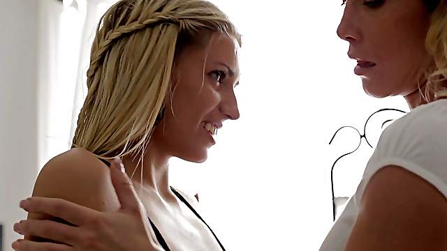 Remarkable rubdown and lesbian sex with Jessi Gold and Rita Rush