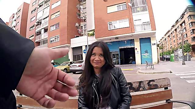 Huge love tool is all petite Jade wants between her legs