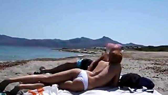 Beach blowjob and cum